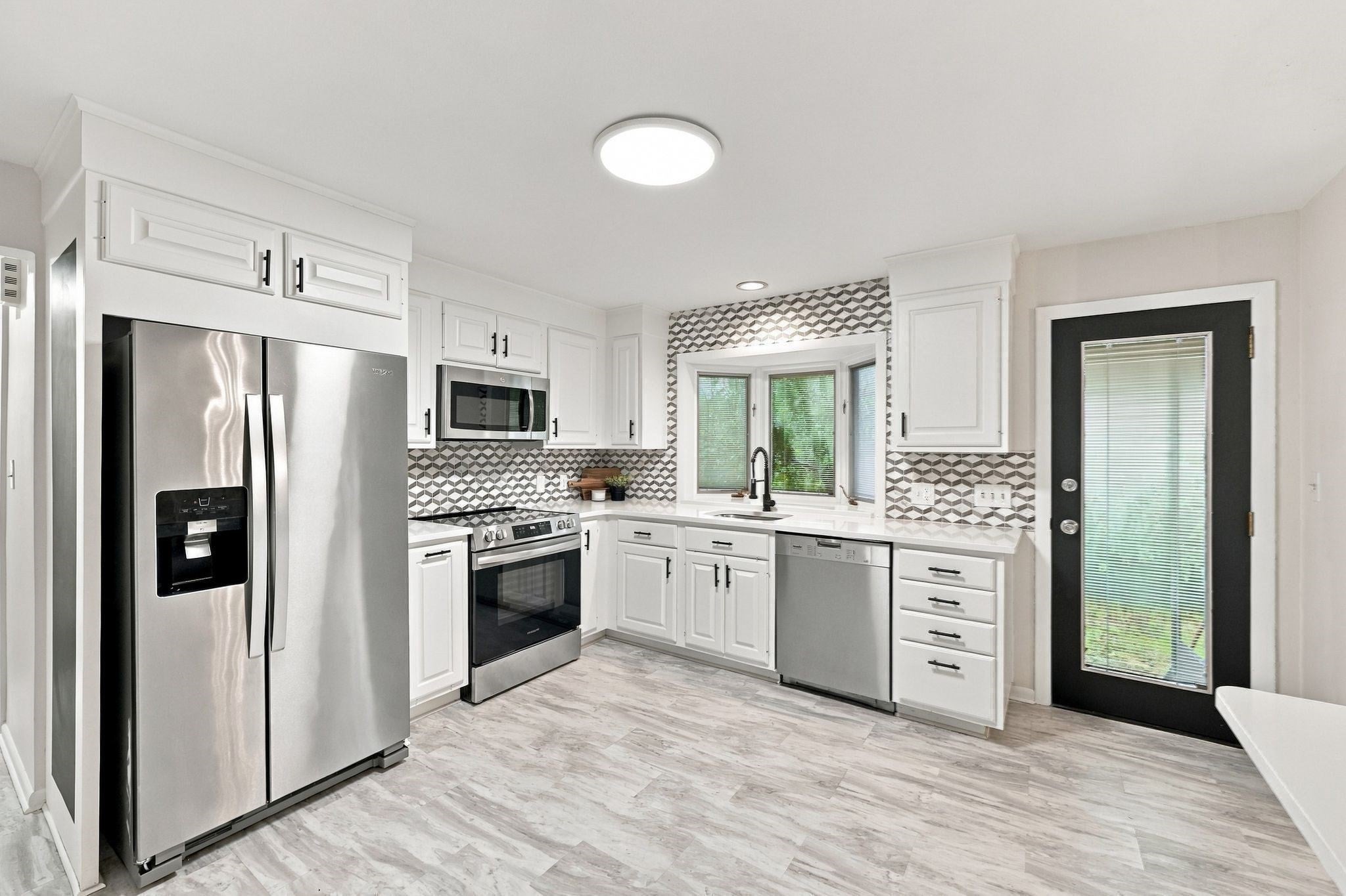 17 Oakridge St, Ludlow, MA Photo #7