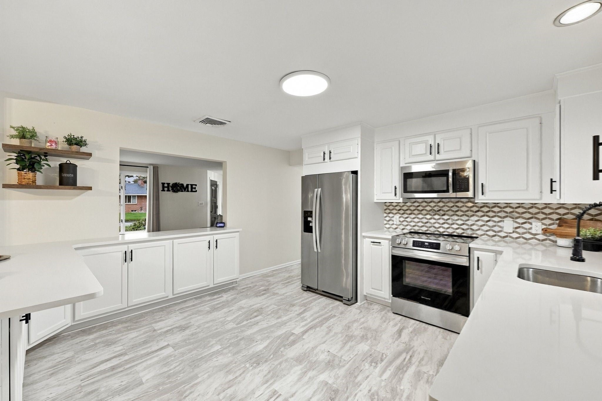 17 Oakridge St, Ludlow, MA Photo #6