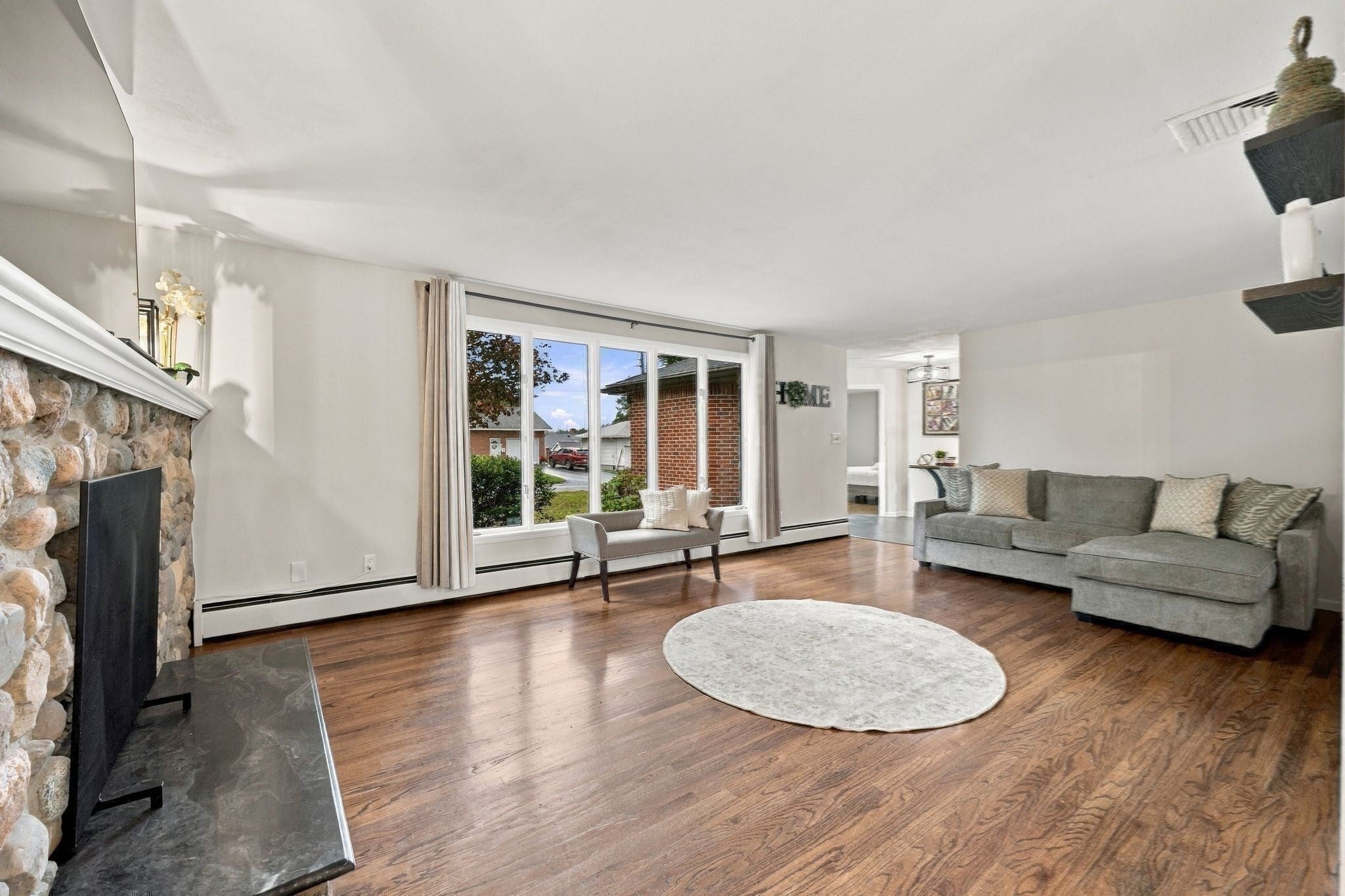 17 Oakridge St, Ludlow, MA Photo #11
