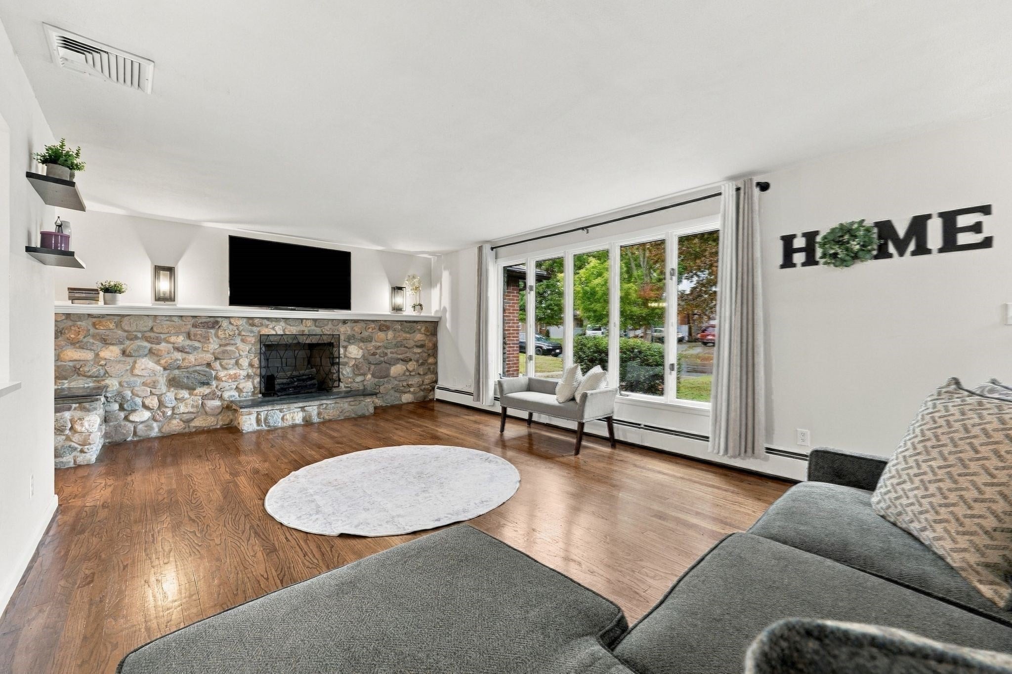 17 Oakridge St, Ludlow, MA Photo #9