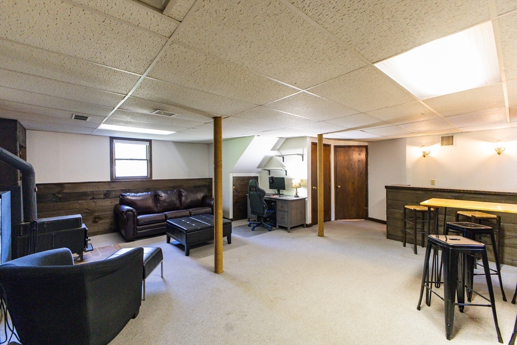 Hanson, Massachusetts 02341, United States, 3 Bedrooms Bedrooms, ,1 BathroomBathrooms,Residential,Active,219458