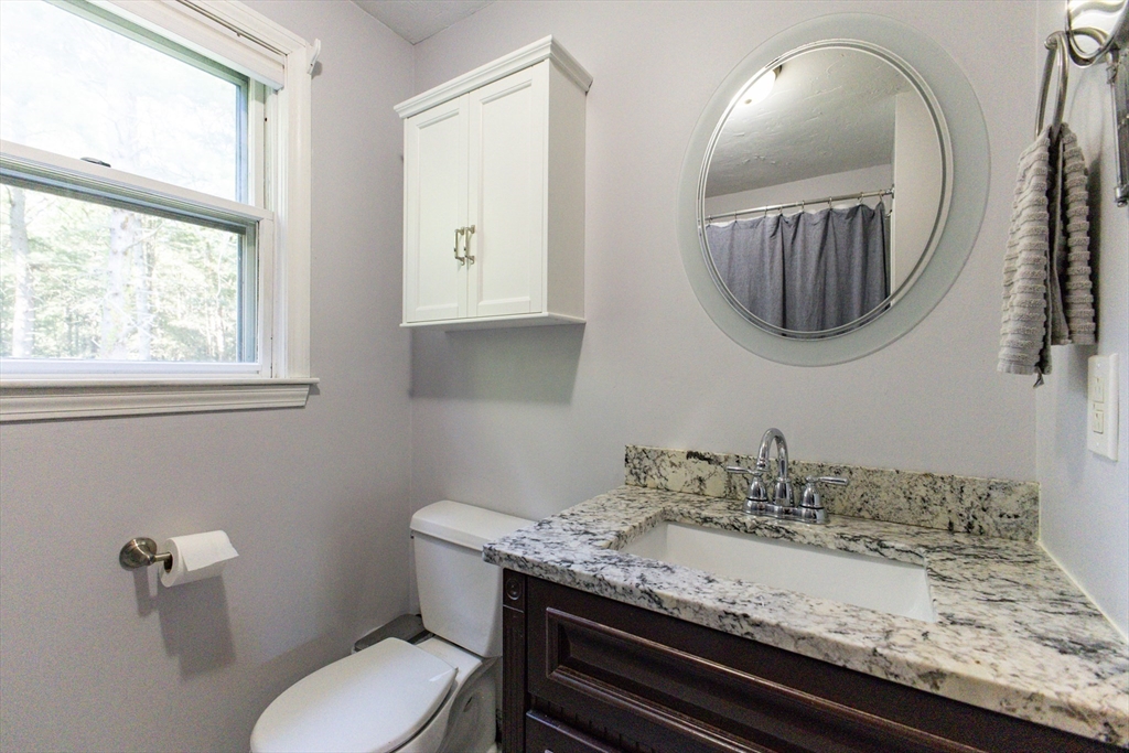 Hanson, Massachusetts 02341, United States, 3 Bedrooms Bedrooms, ,1 BathroomBathrooms,Residential,Active,219458