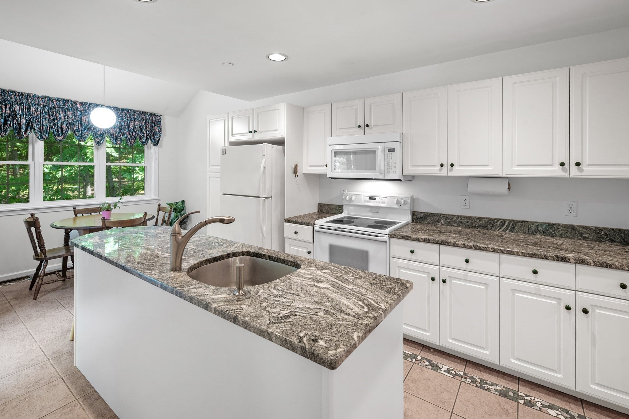 9 Bishops Forest Dr #9, Waltham, MA Photo #5