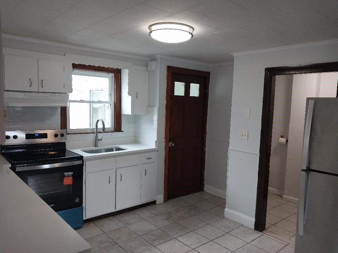 8 Harris St #2, Peabody, MA Photo #2