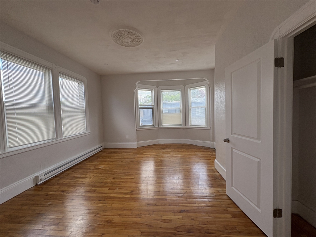 Click for 92 Main ST #2b, Malden, MA slideshow Click for 92 Main ST #2b, Malden, MA slideshow