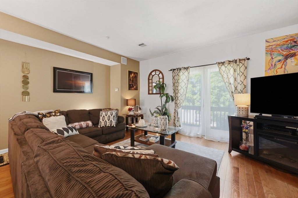 140 Commonwealth Ave 23