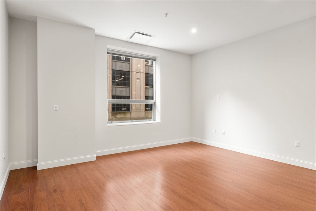 1 Charles Street S 212