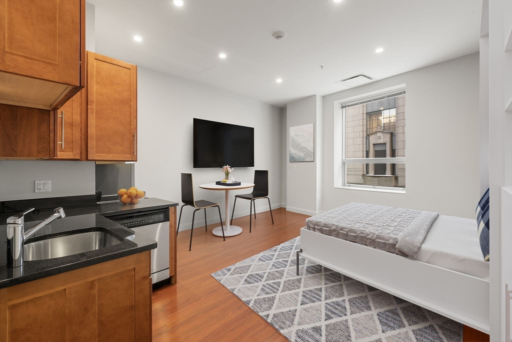 1 Charles Street S 212