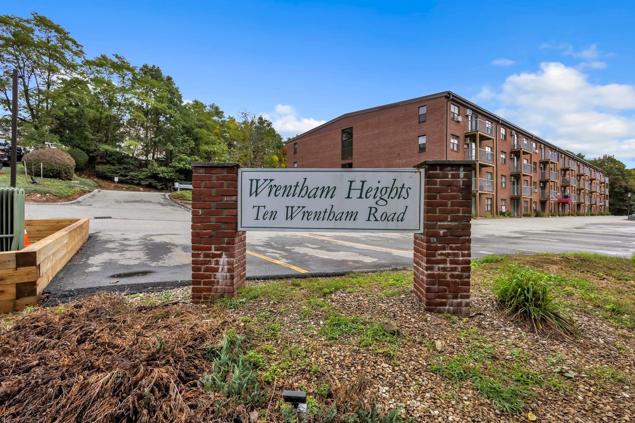 Photo of 10 Wrentham Rd, Worcester, MA