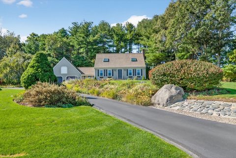 13 Fairway Dr Acushnet MA 02743