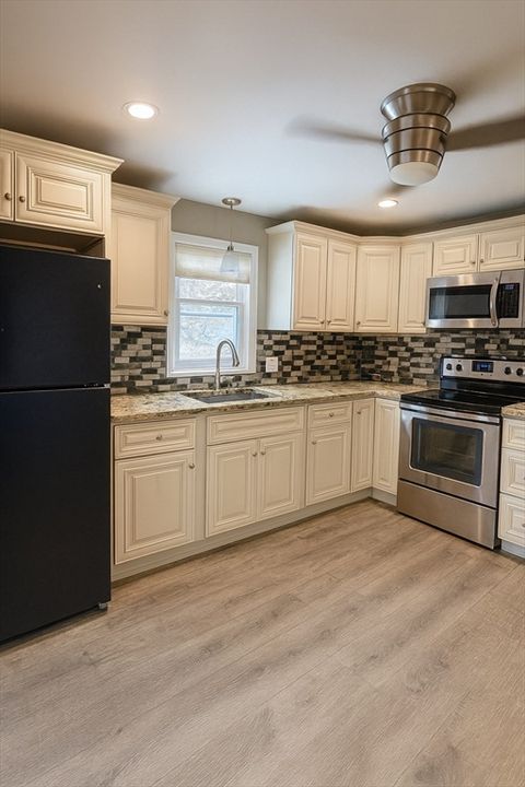 45 Roswell Ave 2 Dracut MA 01826