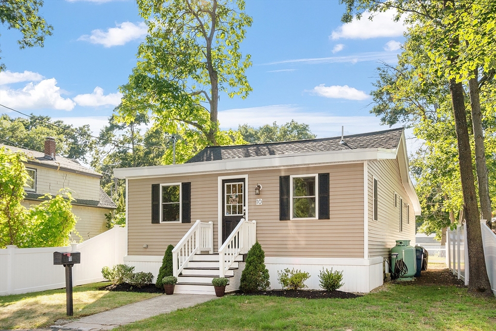 View Tewksbury, MA 01876 house