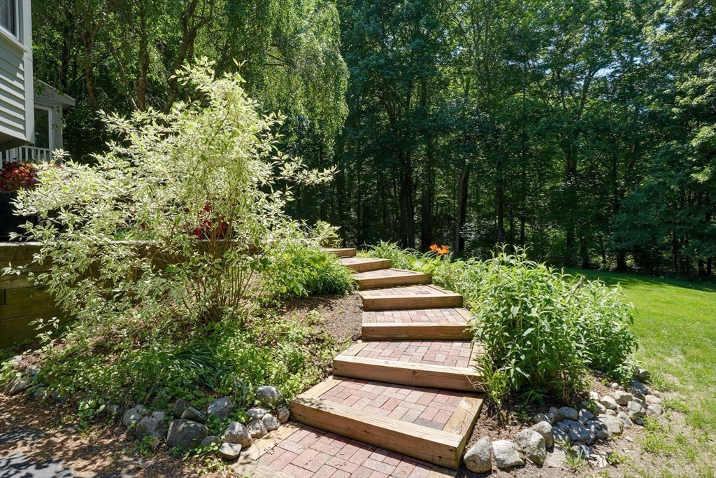 11 Chickadee Dr
