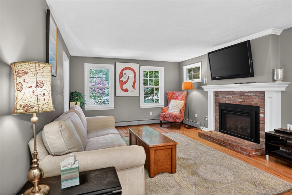 11 Chickadee Dr