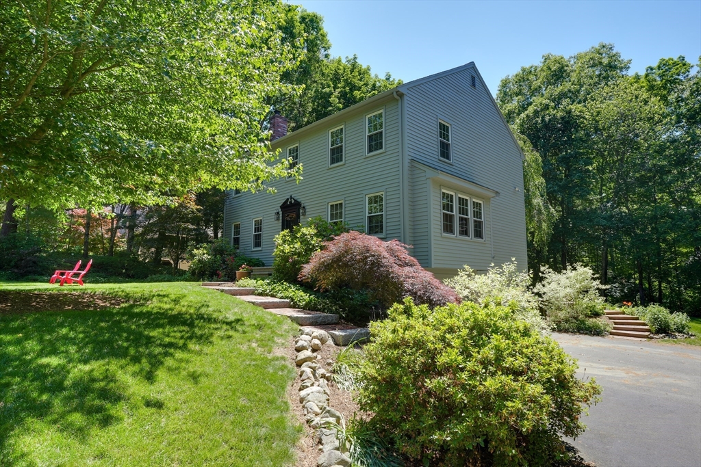 11 Chickadee Dr