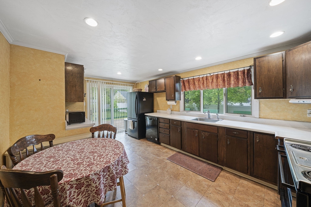 138 Lakehurst Ave