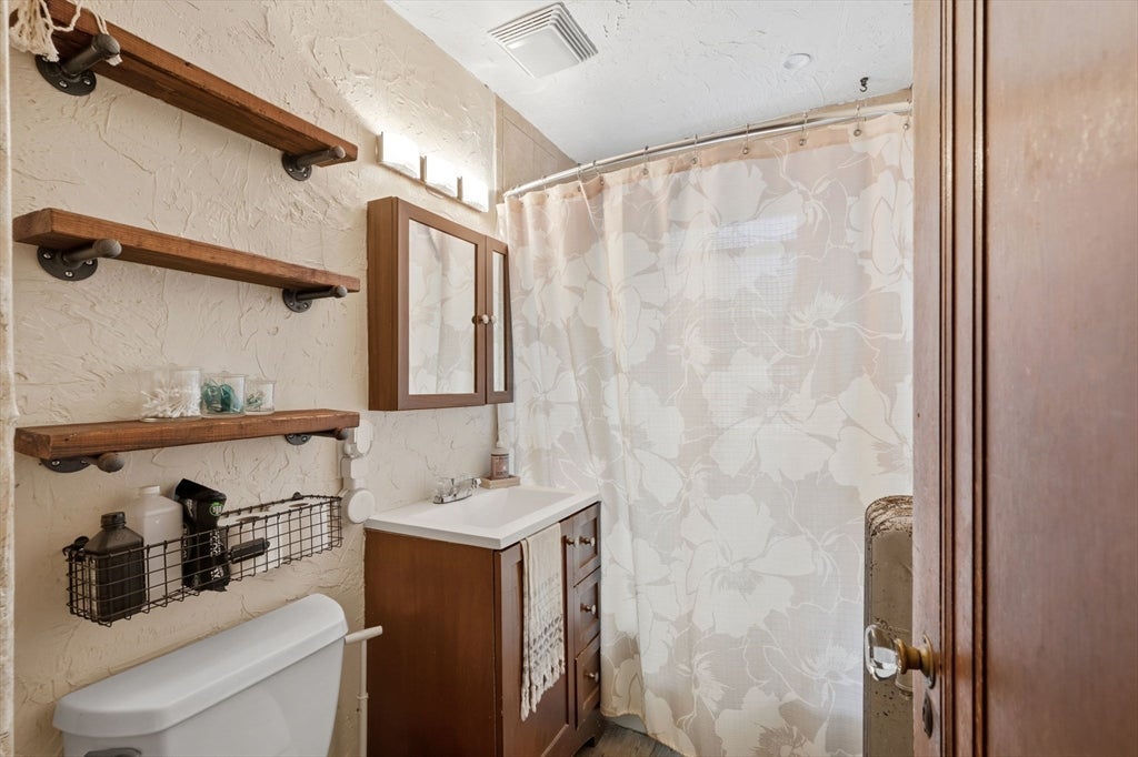 37 Davis St #37, Quincy, MA, 37 Davis St #37, Quincy, MA Photo #17
