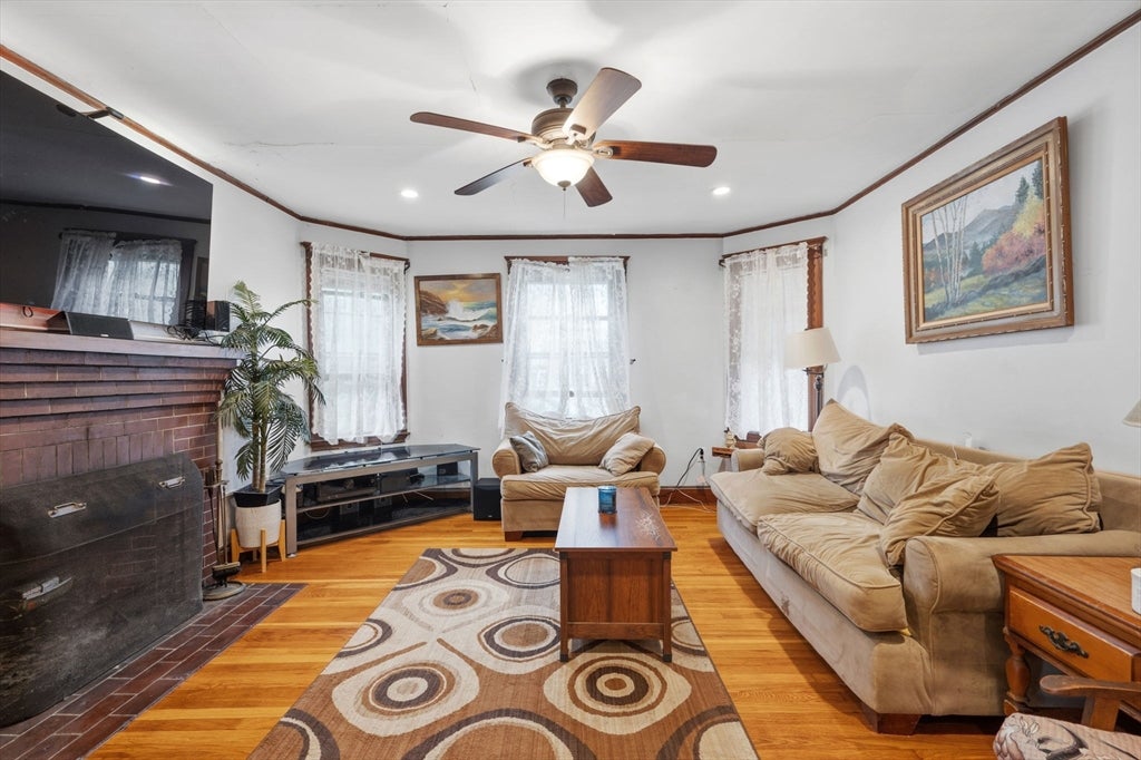 37 Davis St 37