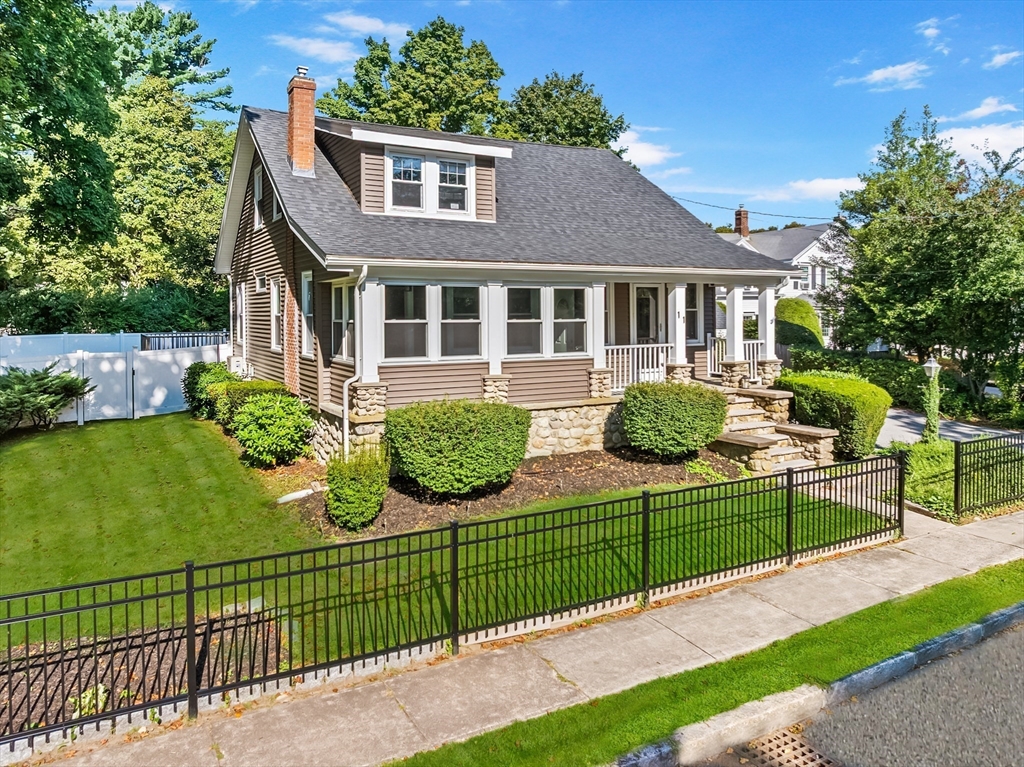 11 White St