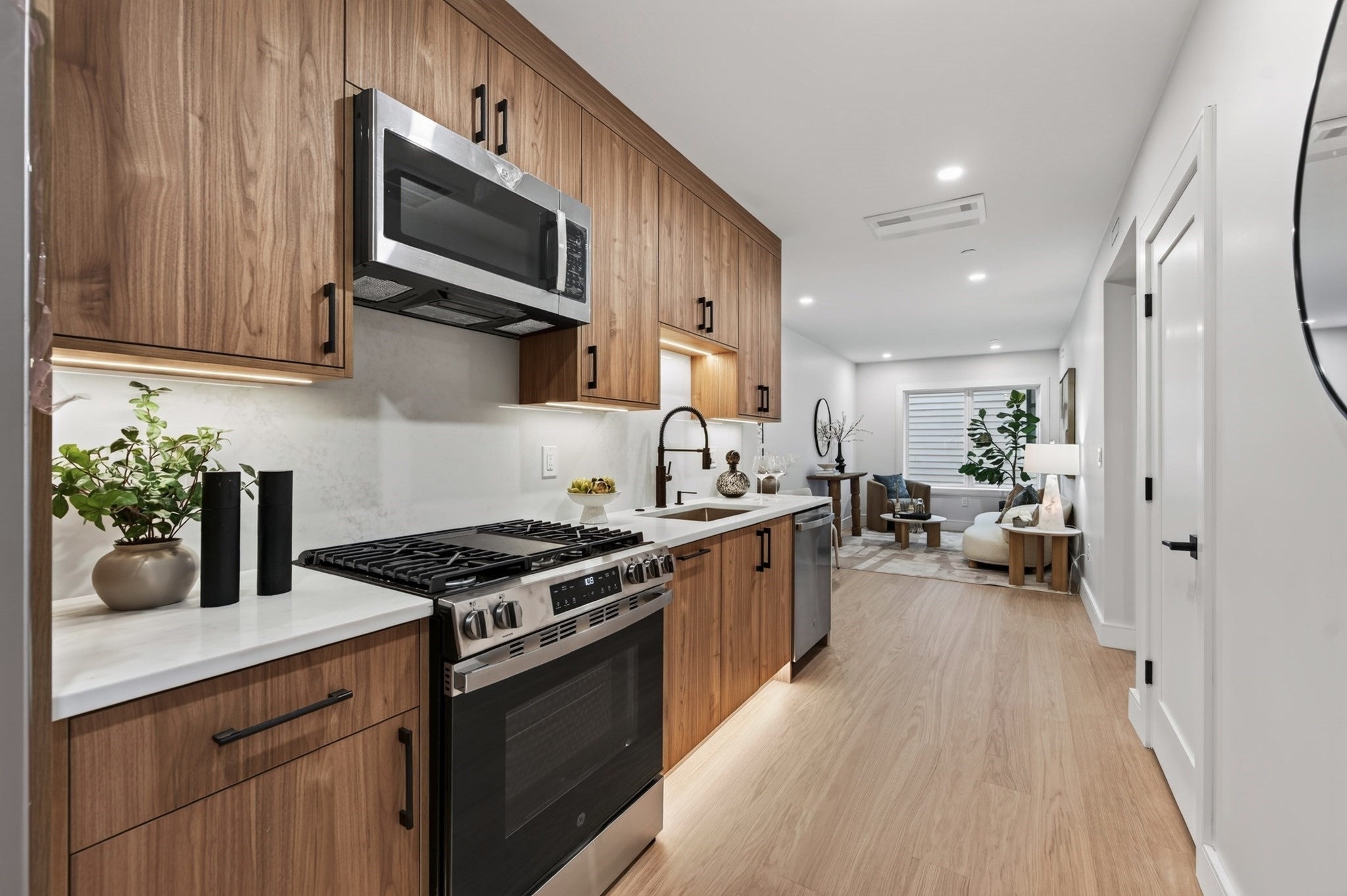 250 Bremen ST #3, Boston, MA Photo #1