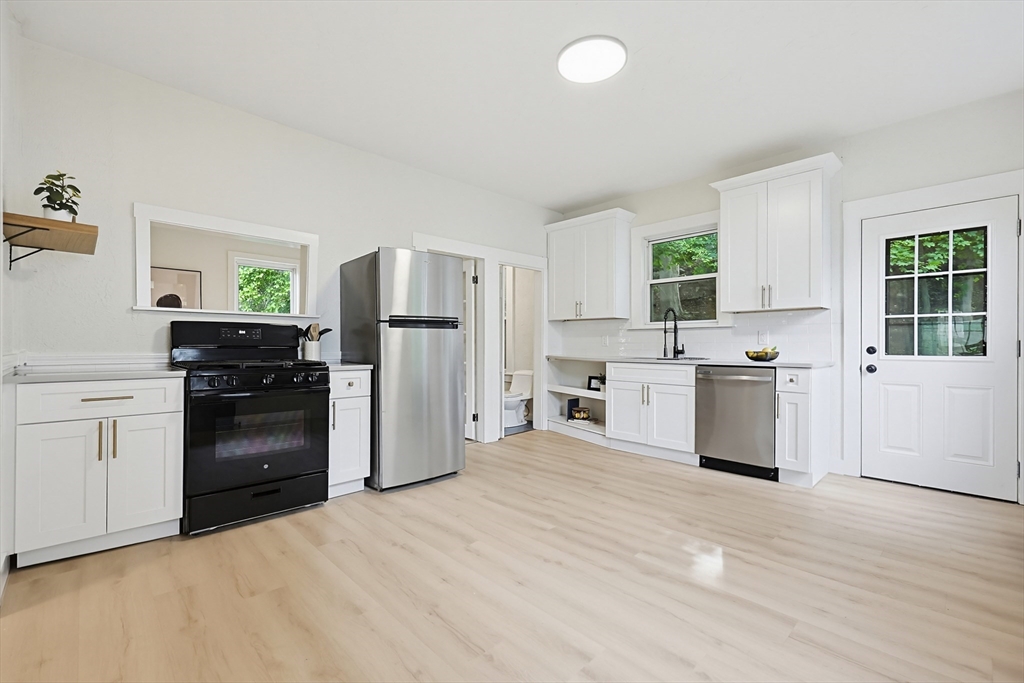6 Walker Ct