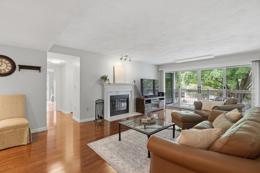 1100 Salem St 79