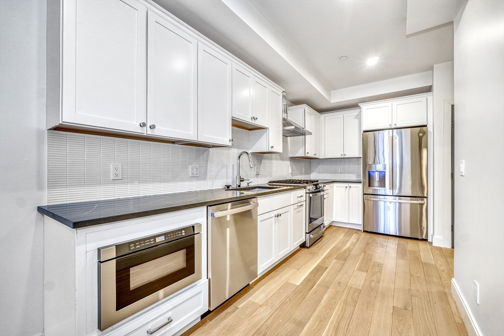 120 Moore St 206
