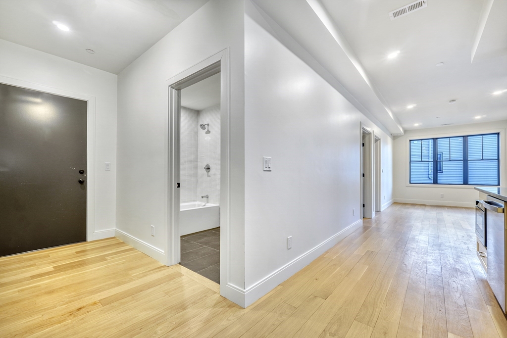 120 Moore St 206