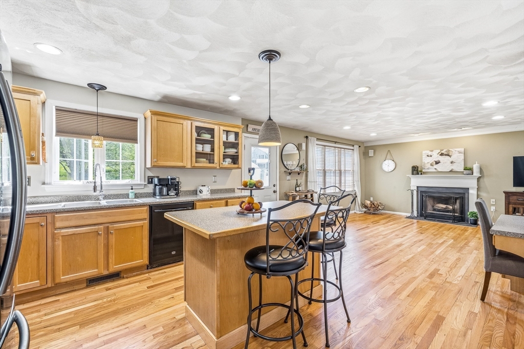 1 Tallowood Ln, Amesbury, MA Photo #8