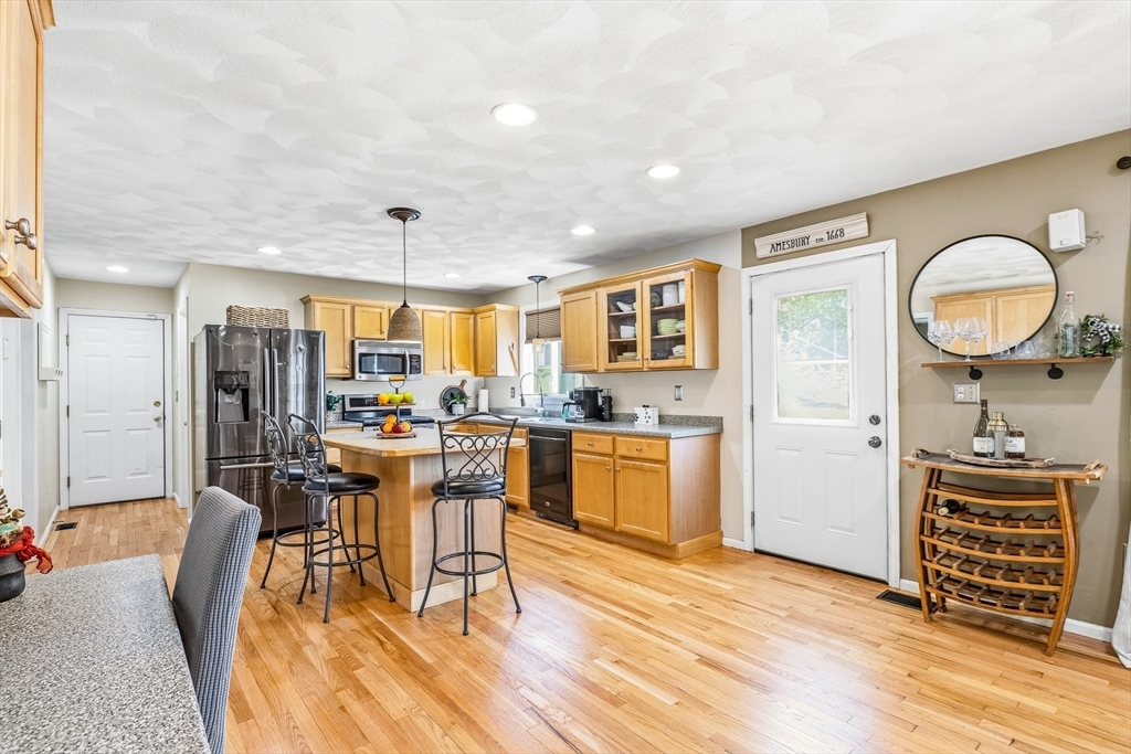 1 Tallowood Ln, Amesbury, MA Photo #7