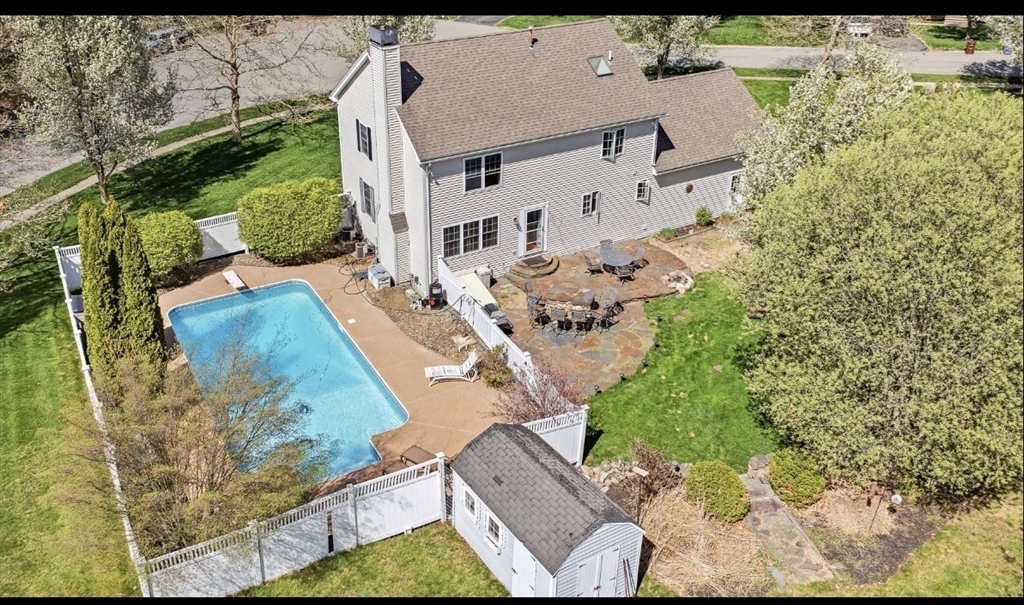 1 Tallowood Ln