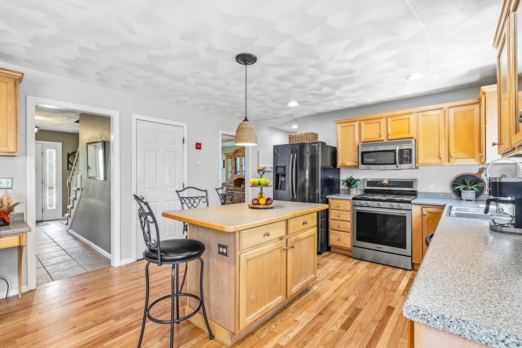 1 Tallowood Ln, Amesbury, MA Photo #6