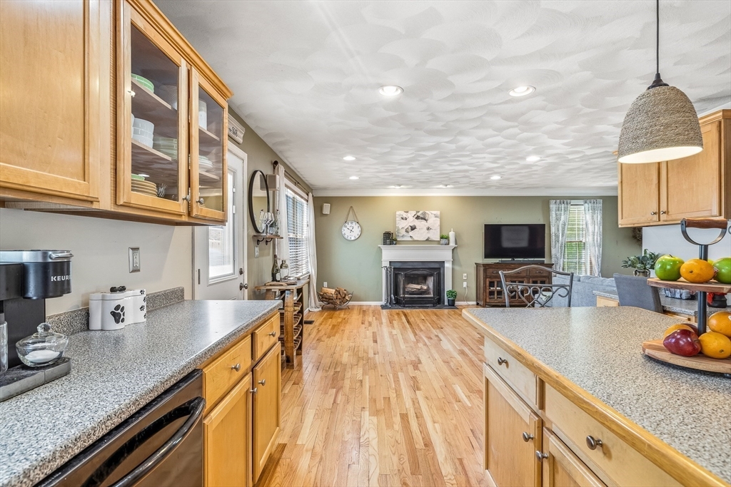 1 Tallowood Ln, Amesbury, MA Photo #9
