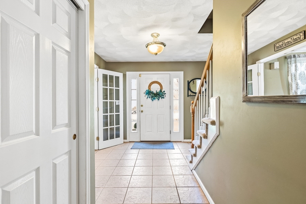 1 Tallowood Ln, Amesbury, MA Photo #10