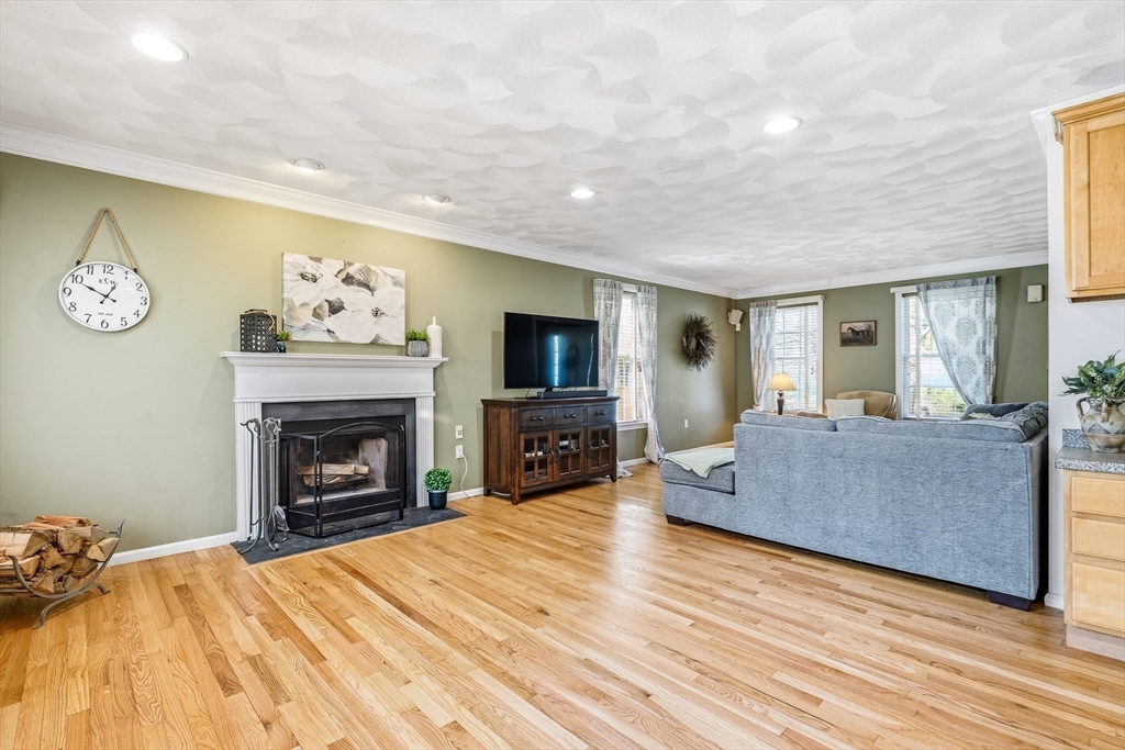 1 Tallowood Ln, Amesbury, MA Photo #17