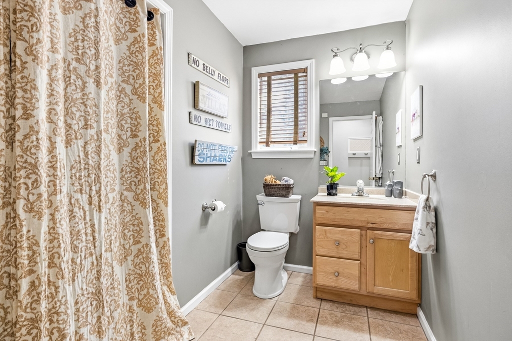 1 Tallowood Ln, Amesbury, MA Photo #36