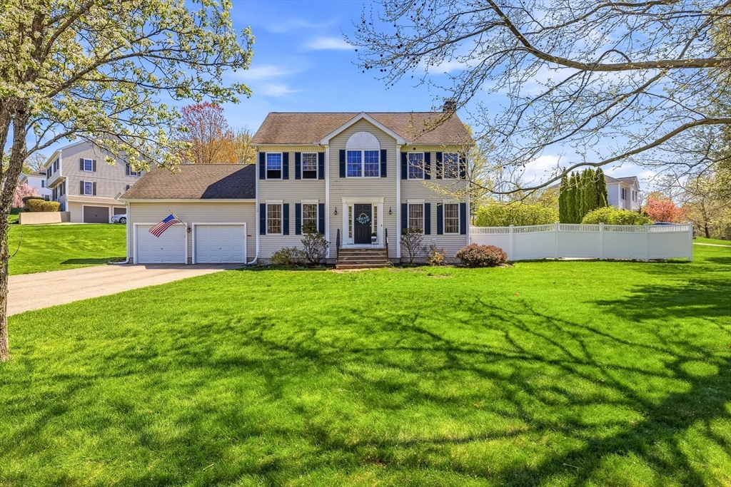 1 Tallowood Ln, Amesbury, MA Photo #1