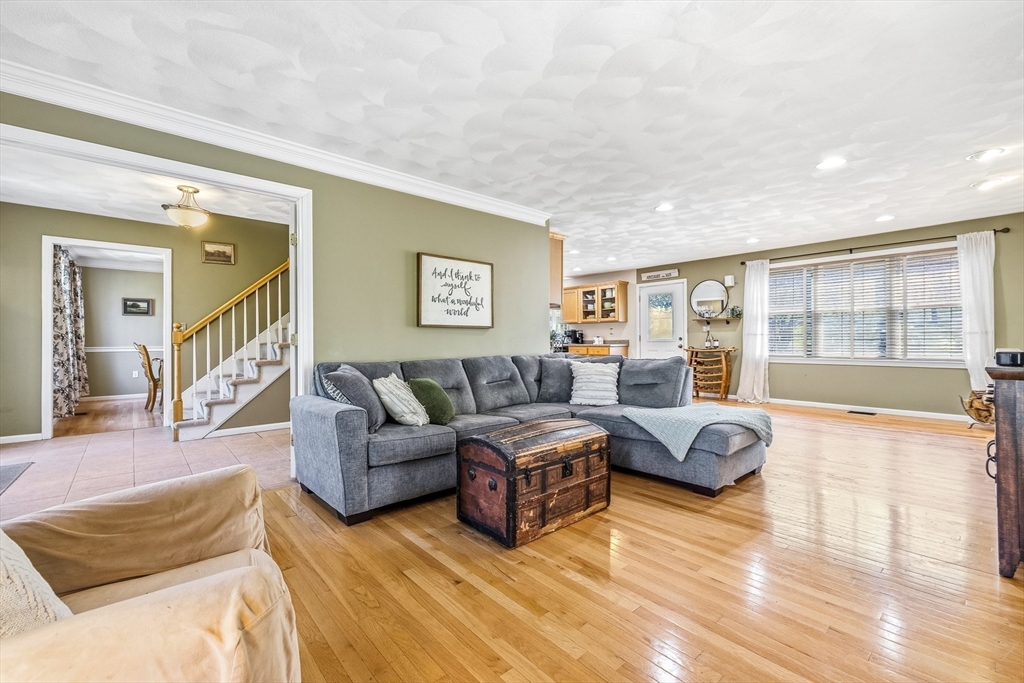 1 Tallowood Ln, Amesbury, MA Photo #16