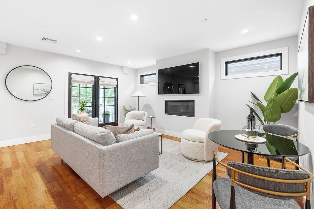 113-115 Falcon Street 113-2