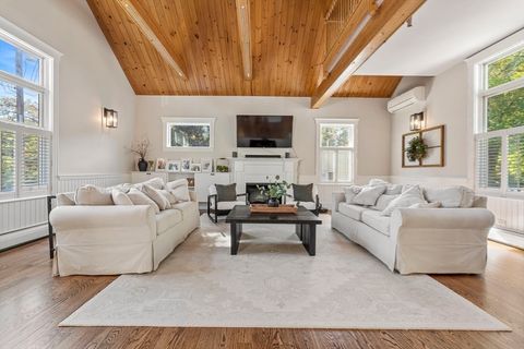 11 Crowley Rd Burlington MA 01803