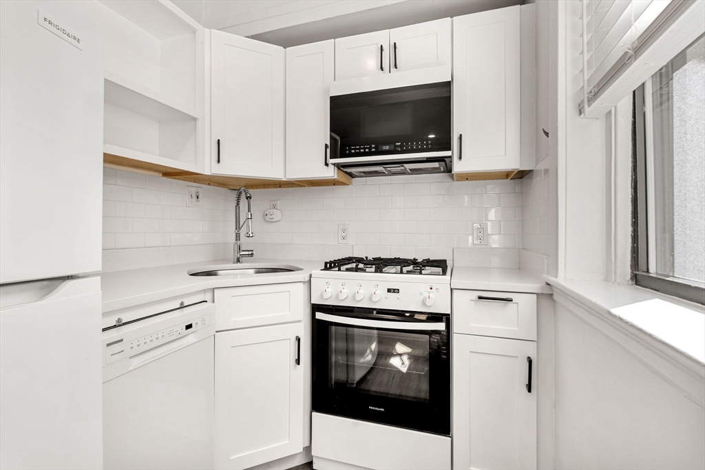 39 Hemenway St 4