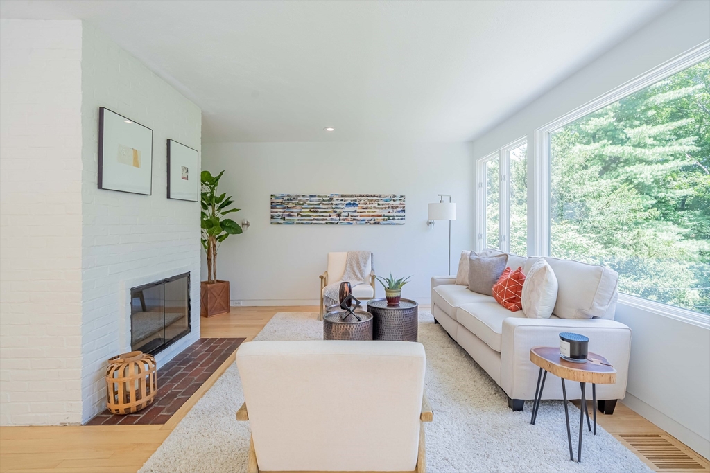 5 Moon Hill Rd