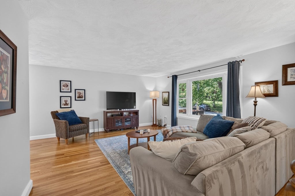 3 Jerridge Ln, Chelmsford, MA, 3 Jerridge Ln, Chelmsford, MA Photo #5