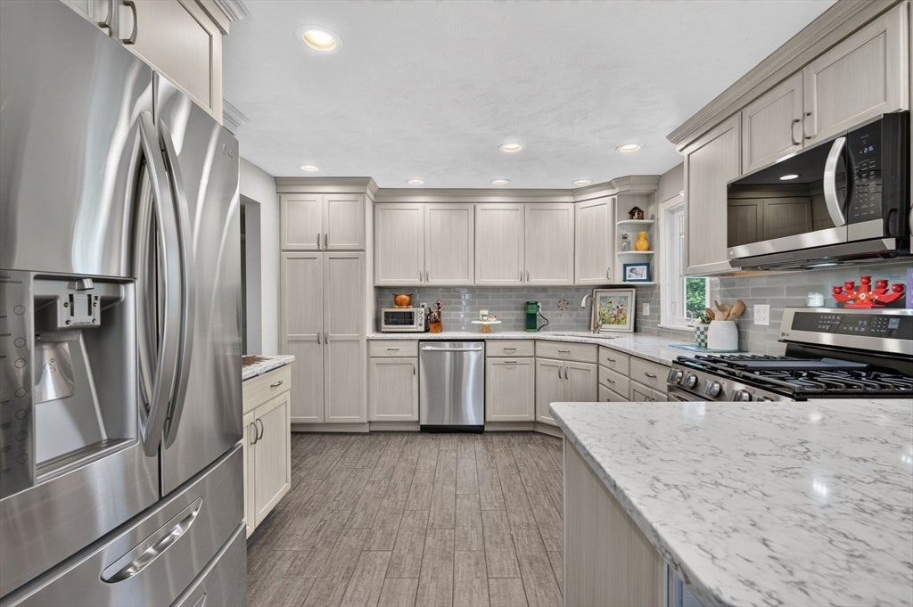 3 Jerridge Ln, Chelmsford, MA, 3 Jerridge Ln, Chelmsford, MA Photo #6