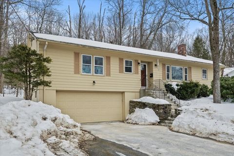 28 Lynnwood Ln Worcester MA 01609