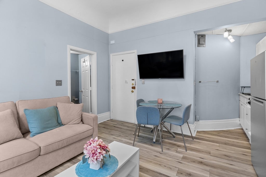 366 Commonwealth Ave 2I