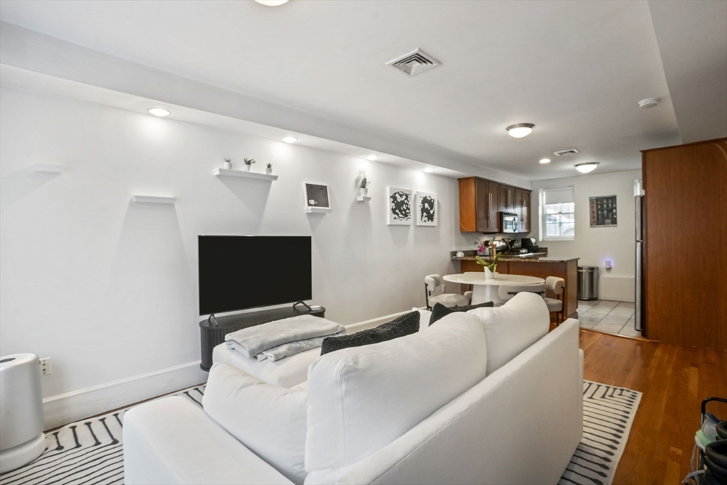 5 Dartmouth Pl, Boston, MA Photo #17