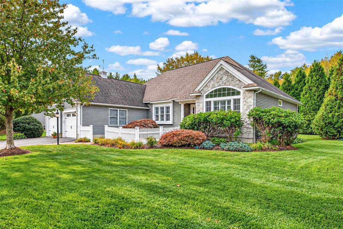 Photo of 22 Silver Brook Ln, Norwell, MA
