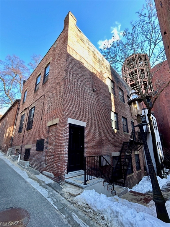 9 Spruce Court