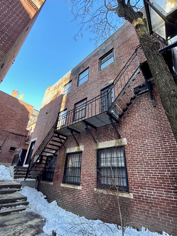9 Spruce Court